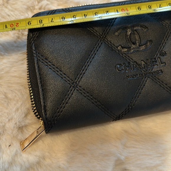Designer Wallet Dupe - New - Black Quilted Faux Leather with Gold Zipper - Picture 4 of 4